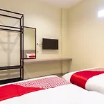 OYO 1185 Bukit Toedjoeh Residence Syariah