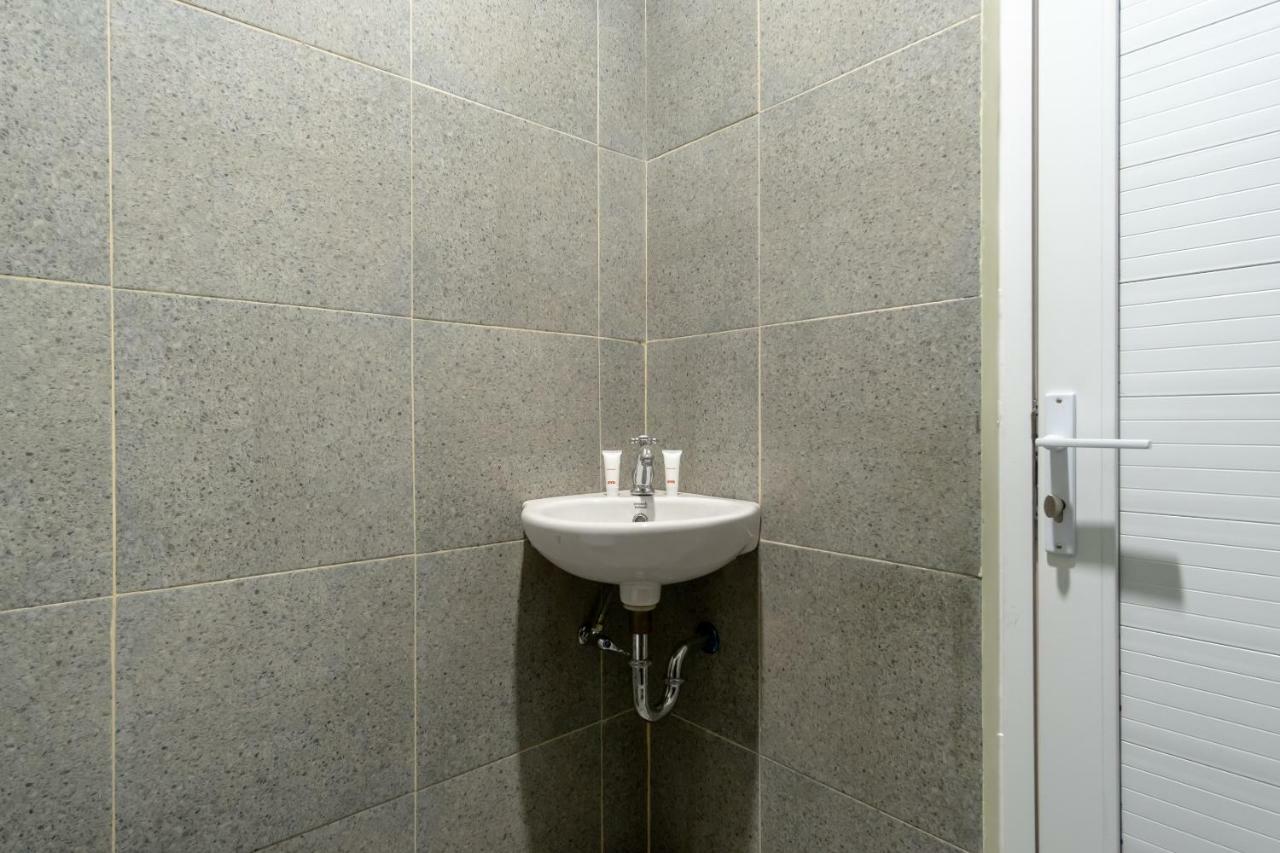 Hotel Oyo 1185 Bukit Toedjoeh Syariah Medan
