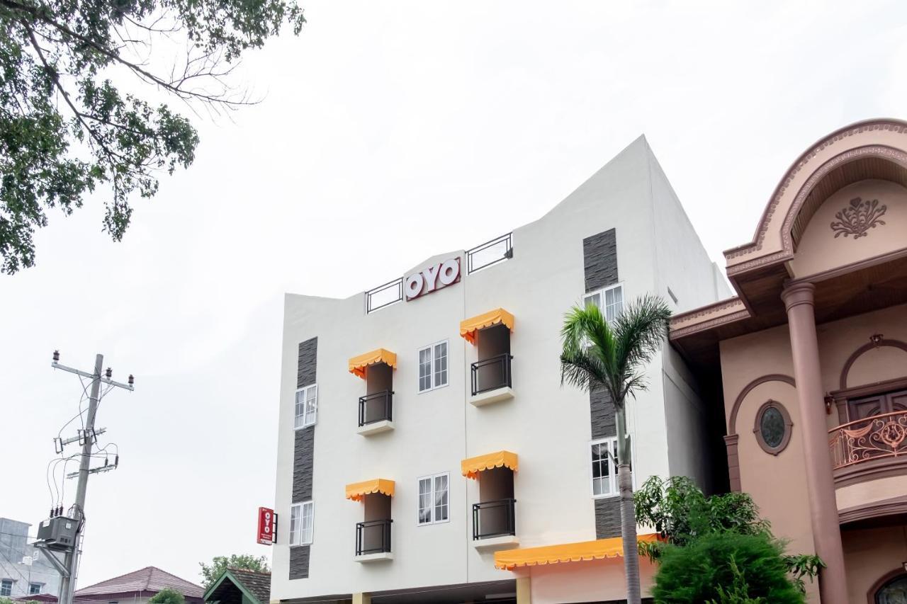Oyo 1185 Bukit Toedjoeh Syariah Hotel 2*