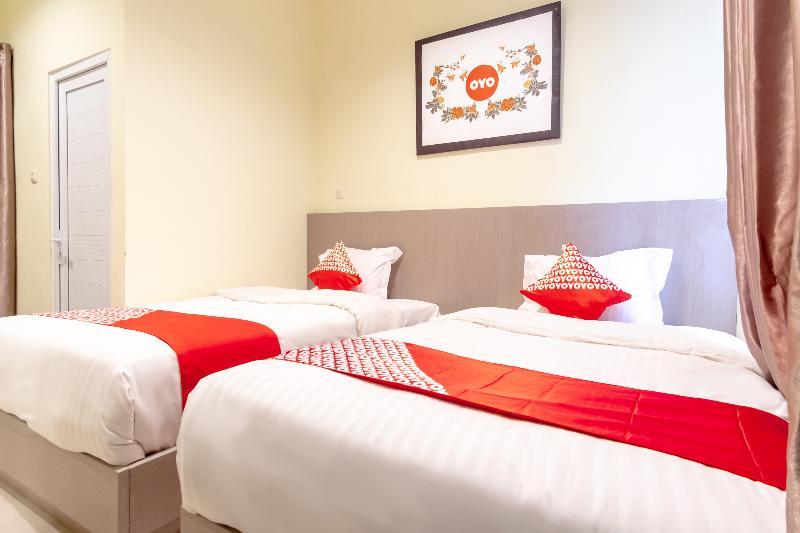 Oyo 1185 Bukit Toedjoeh Syariah Hotel 2*